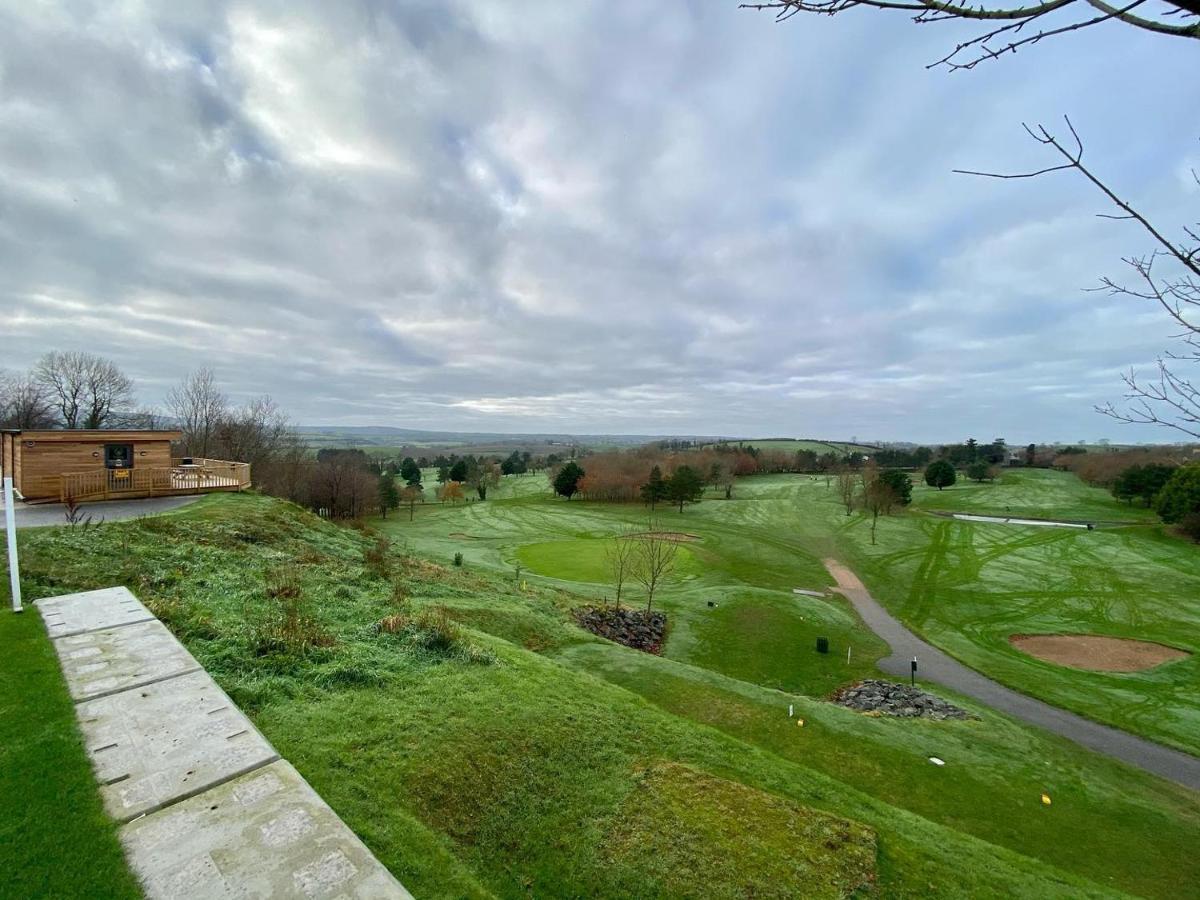 Отель Temple Golf Club Лисберн Экстерьер фото